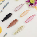 Hair clip in plastic material providing a secure hold on hair