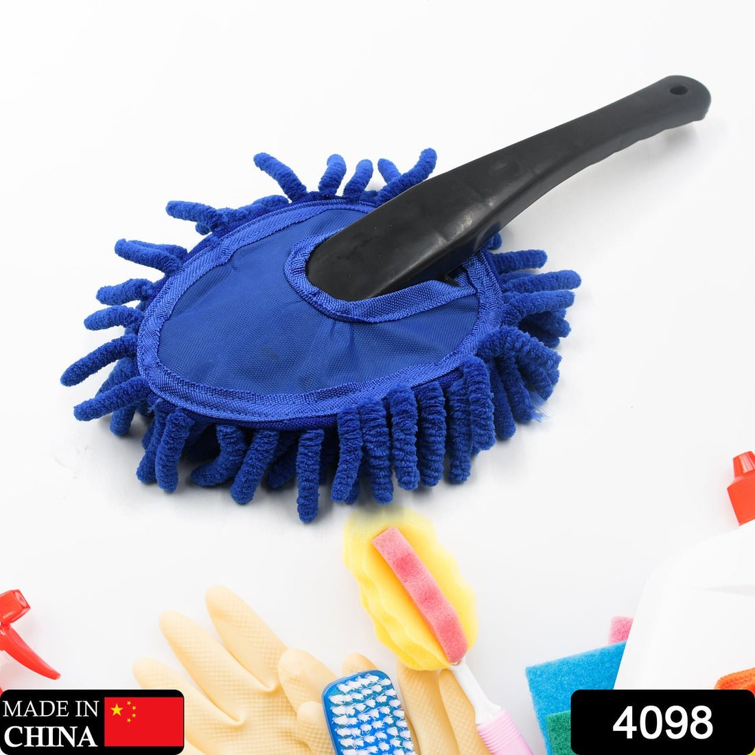 Microfiber car wash brush with ergonomic handle, ideal for cleaning car windows and exterior.