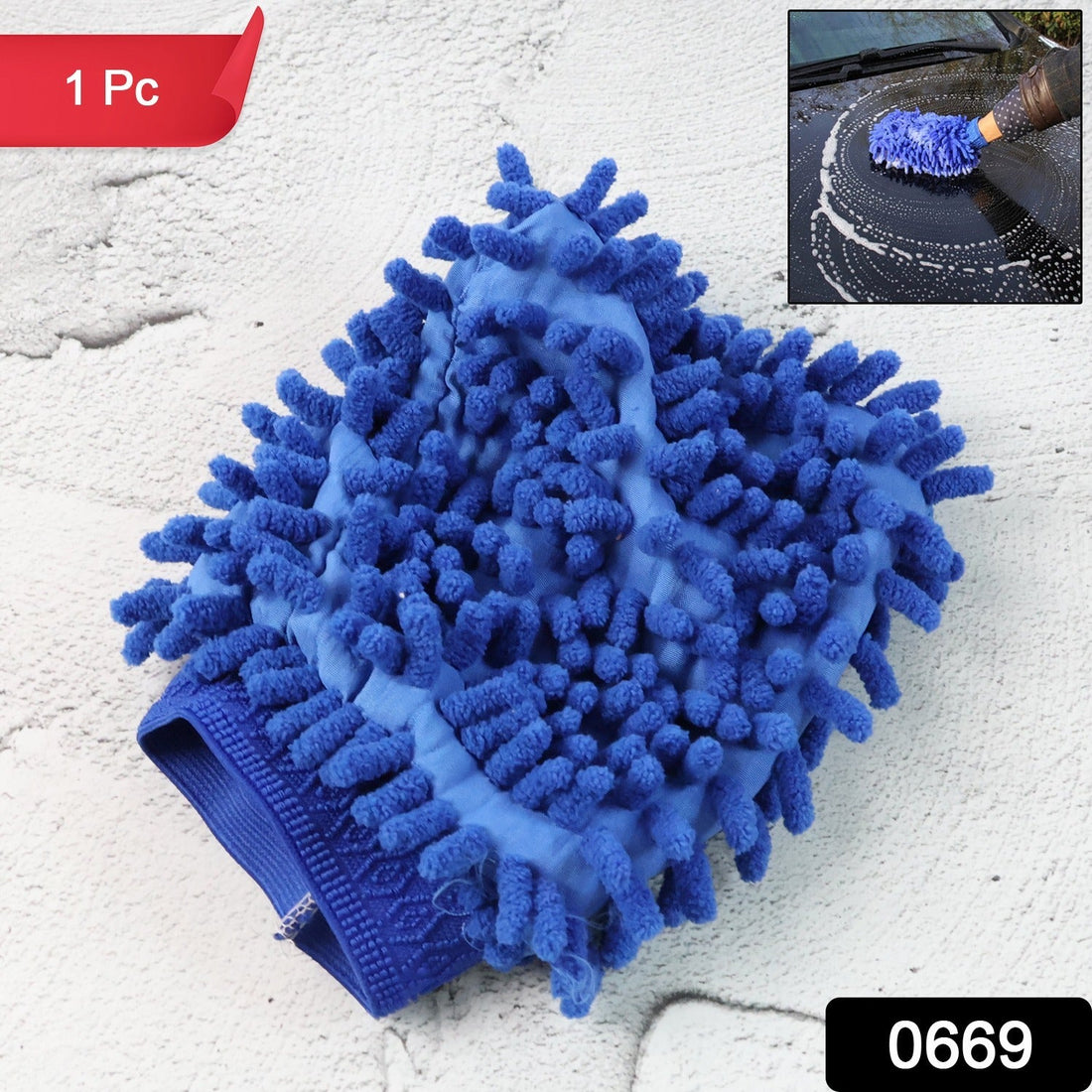 Super absorbent chenille microfiber wash mitt for gentle cleaning.