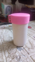 Detail of the leak-proof lid on the portable coffee mug, ensuring no spills on the go.